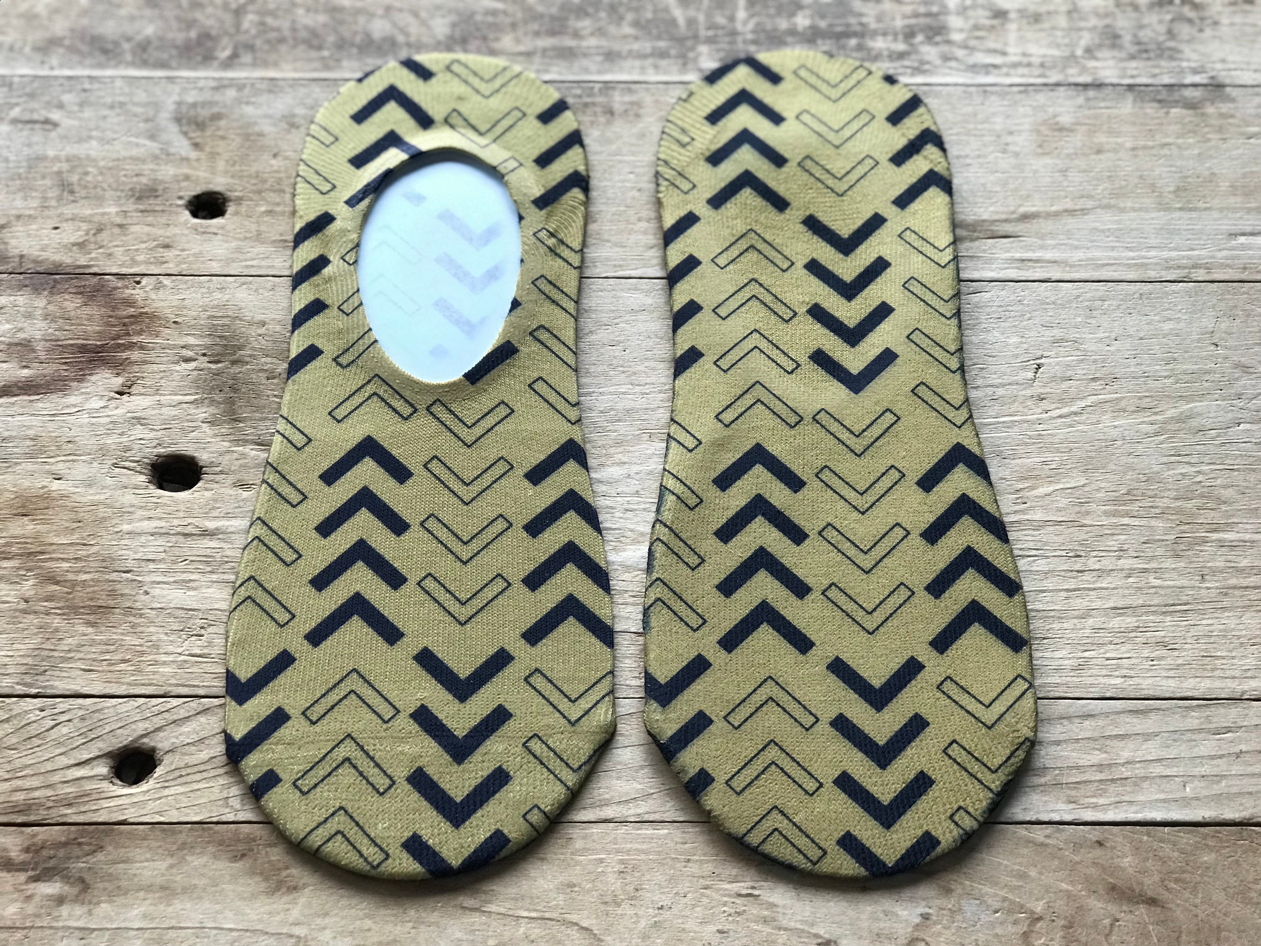 Abstract Lined Arrows No-Show Socks (Mustard Yellow & Black)