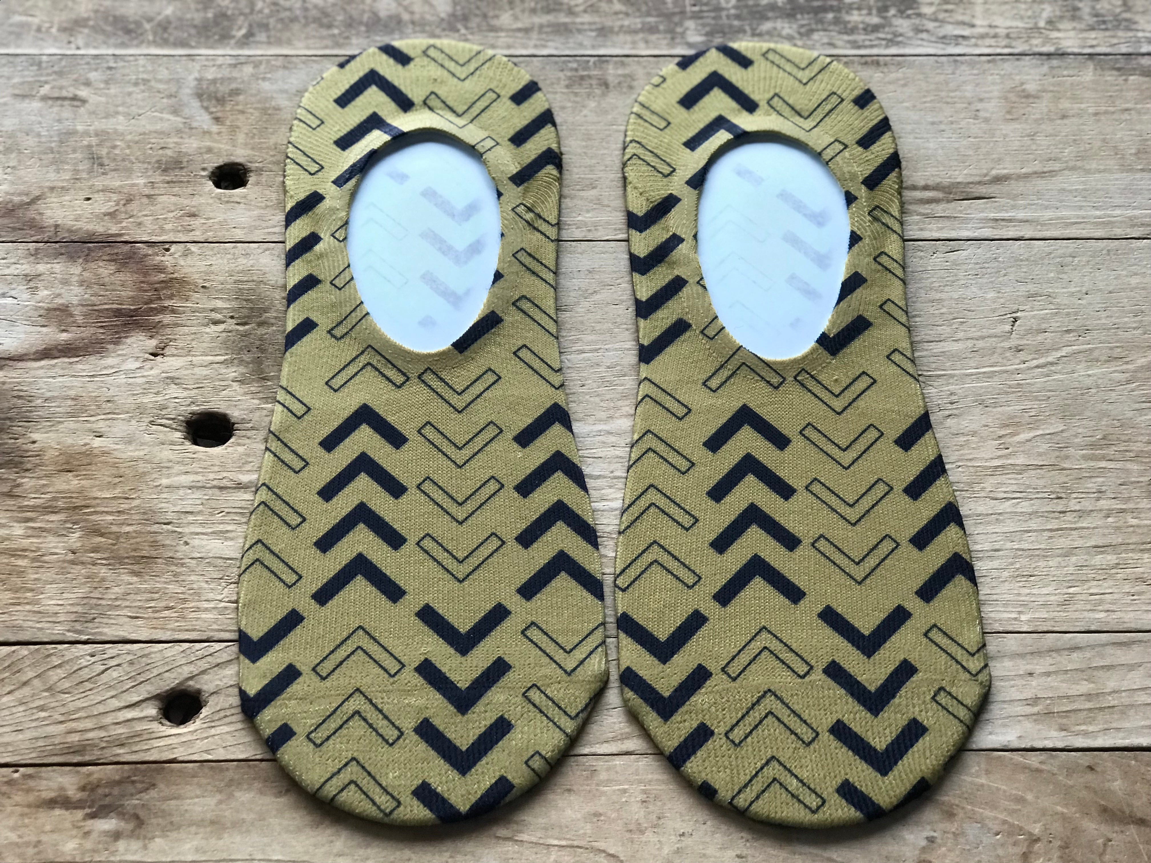 Abstract Lined Arrows No-Show Socks (Mustard Yellow & Black)