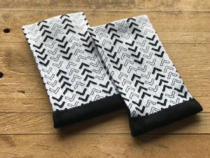Abstract Lined Arrows Crew Socks (White & Black)