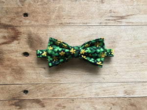 St. Patrick’s Day | Gent Bow Tie | Adjustable Black with Green Clovers and Yellow Flowers | Handmade